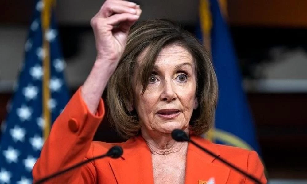 Ξέφυγε η Πελόζι… κατεβάζει πορτρέτα προέδρων από τον Νότο